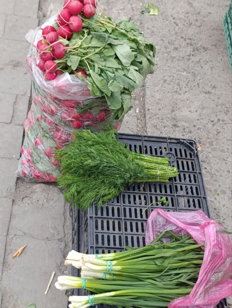 Скільки коштують перші закарпатські вітаміни з городів