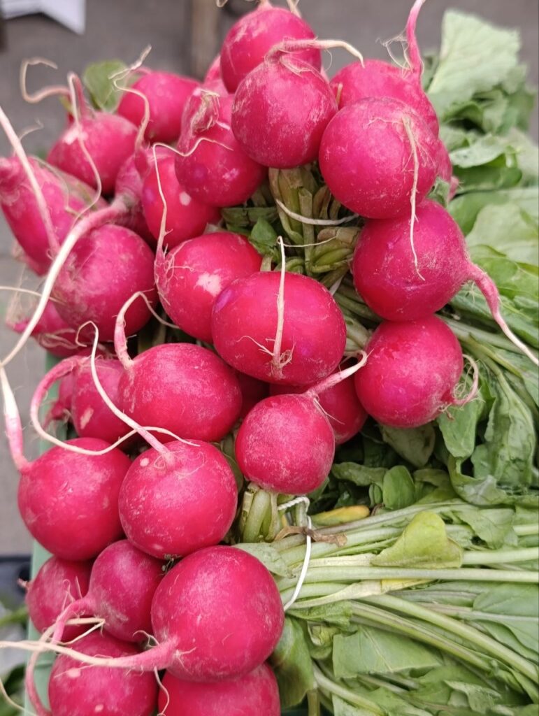 Скільки коштують перші закарпатські вітаміни з городів